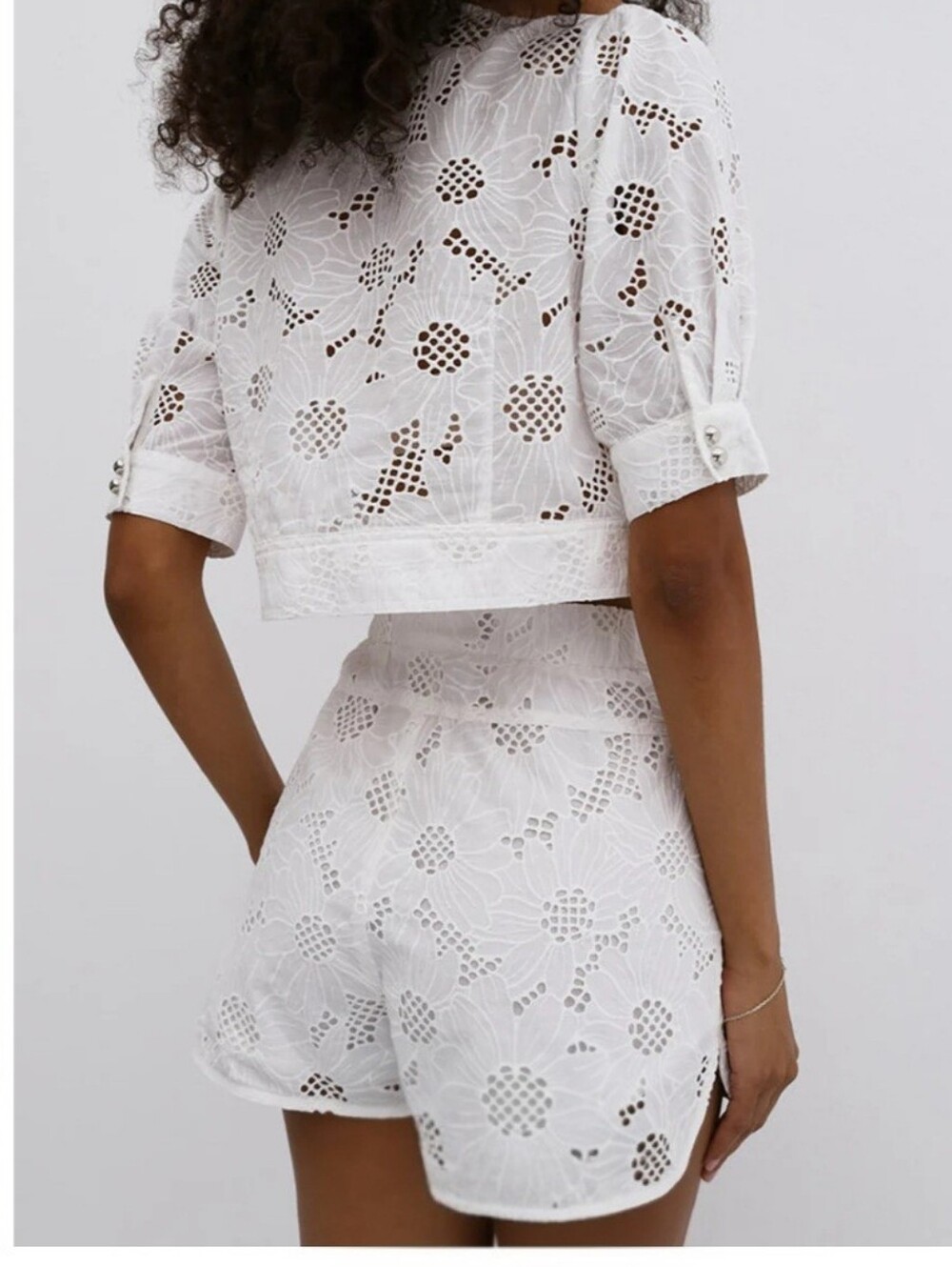 Commense Multi-Button Embroidery Shorts Set - Picture 3 of 4